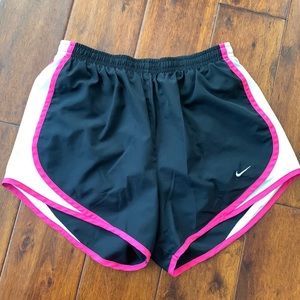 Nike women’s sports shorts. Size small. Great condition.